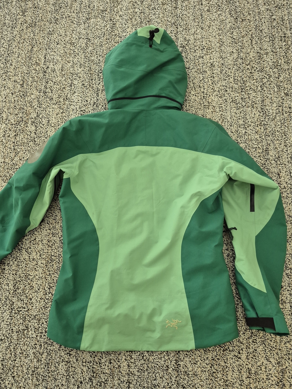 Arc'teryx Women's Two-Tone Green Waterproof Hooded Jacket - Picture 9 of 10